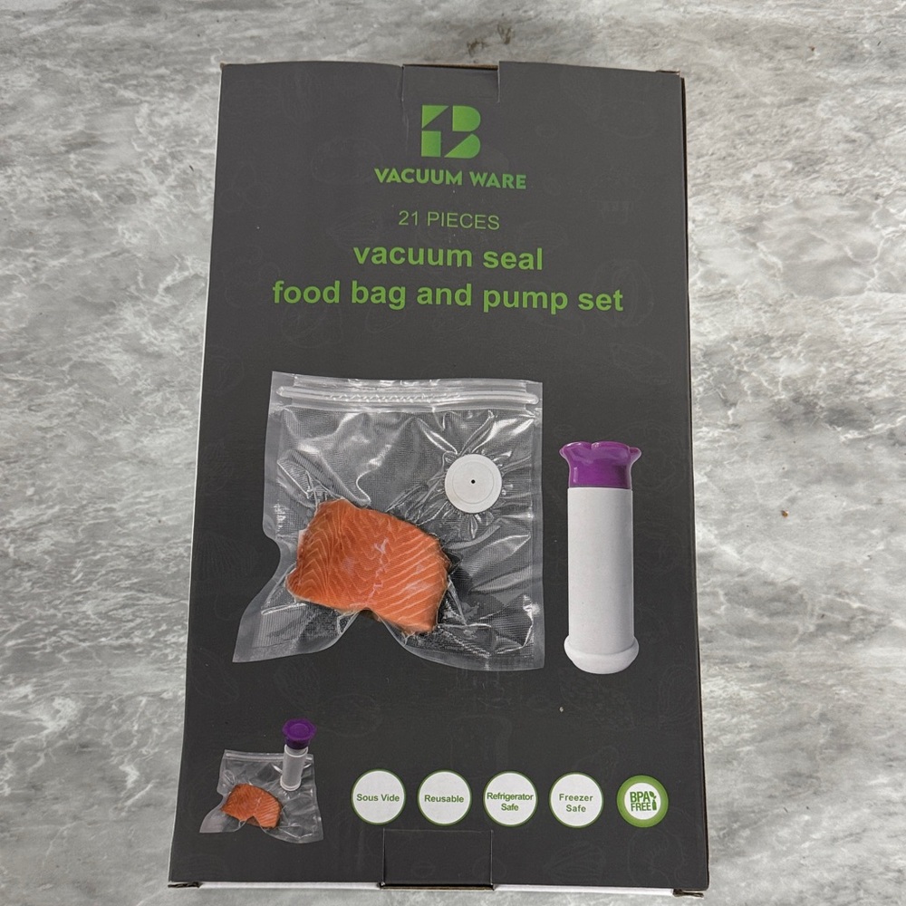 Vacuum Seal Food Bag and Pump Set - Black and Green